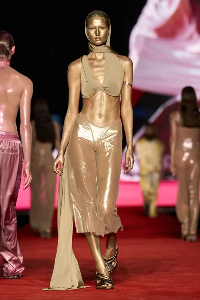 Look 70